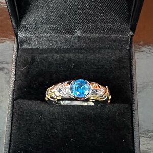 Elegant Blue and Gold Women's Ring